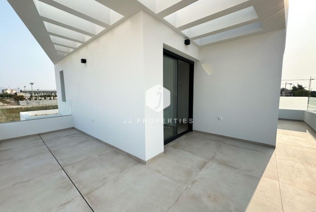 Obra nueva - Chalet -
Dolores - polideportivo