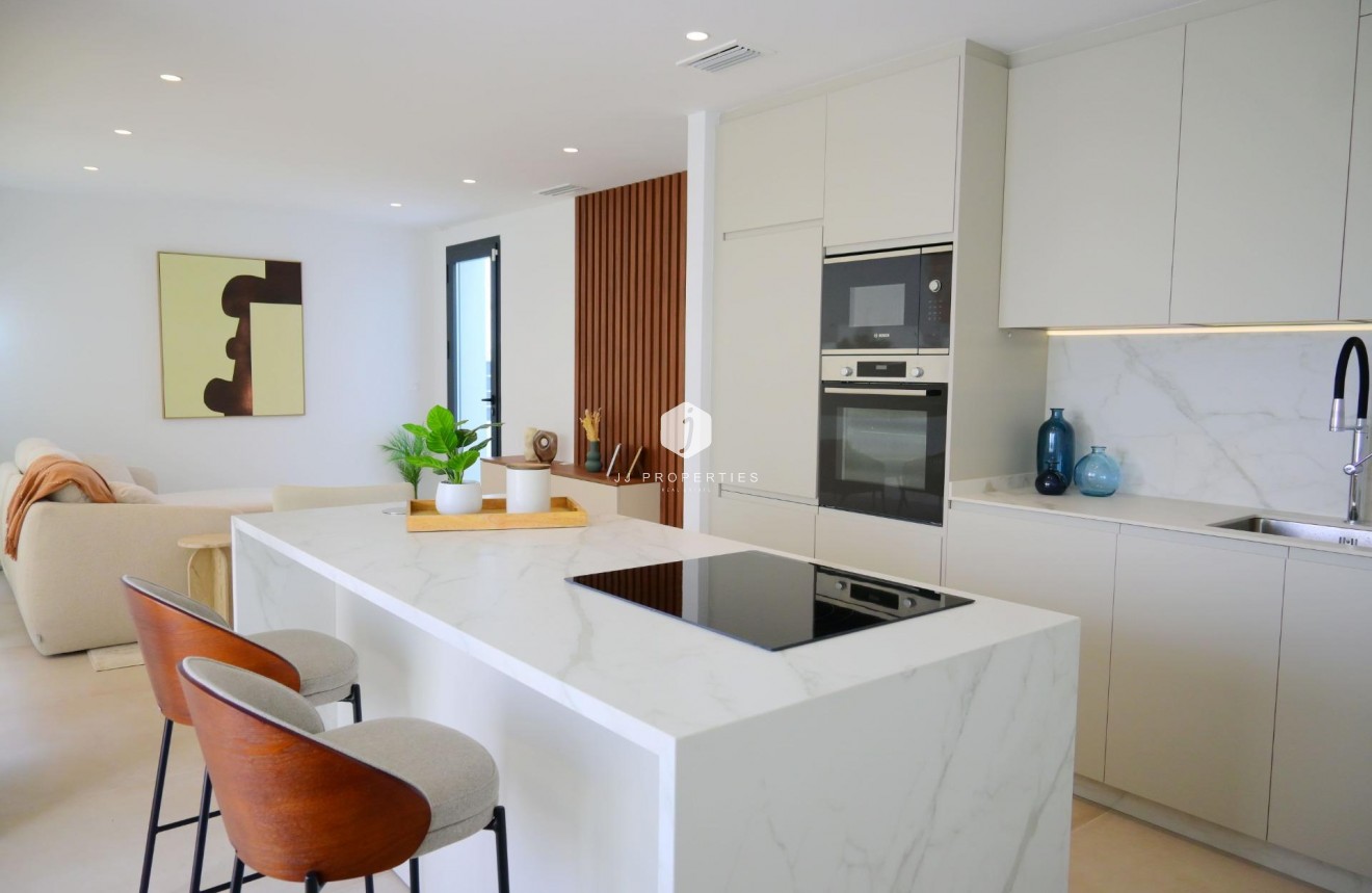 Obra nueva - Chalet -
Dolores - polideportivo