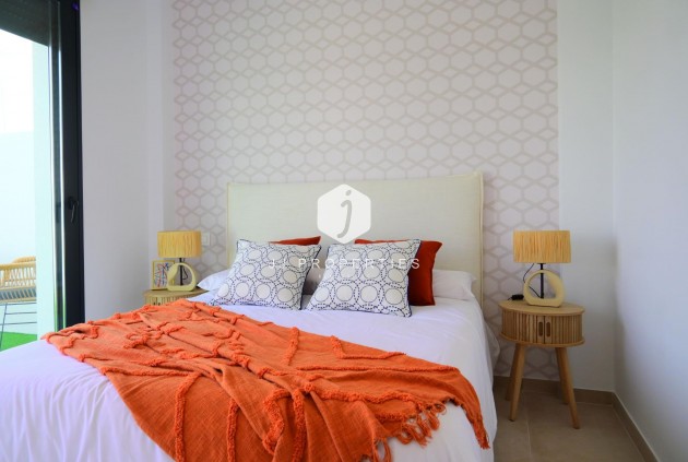 Obra nueva - Chalet -
Dolores - polideportivo