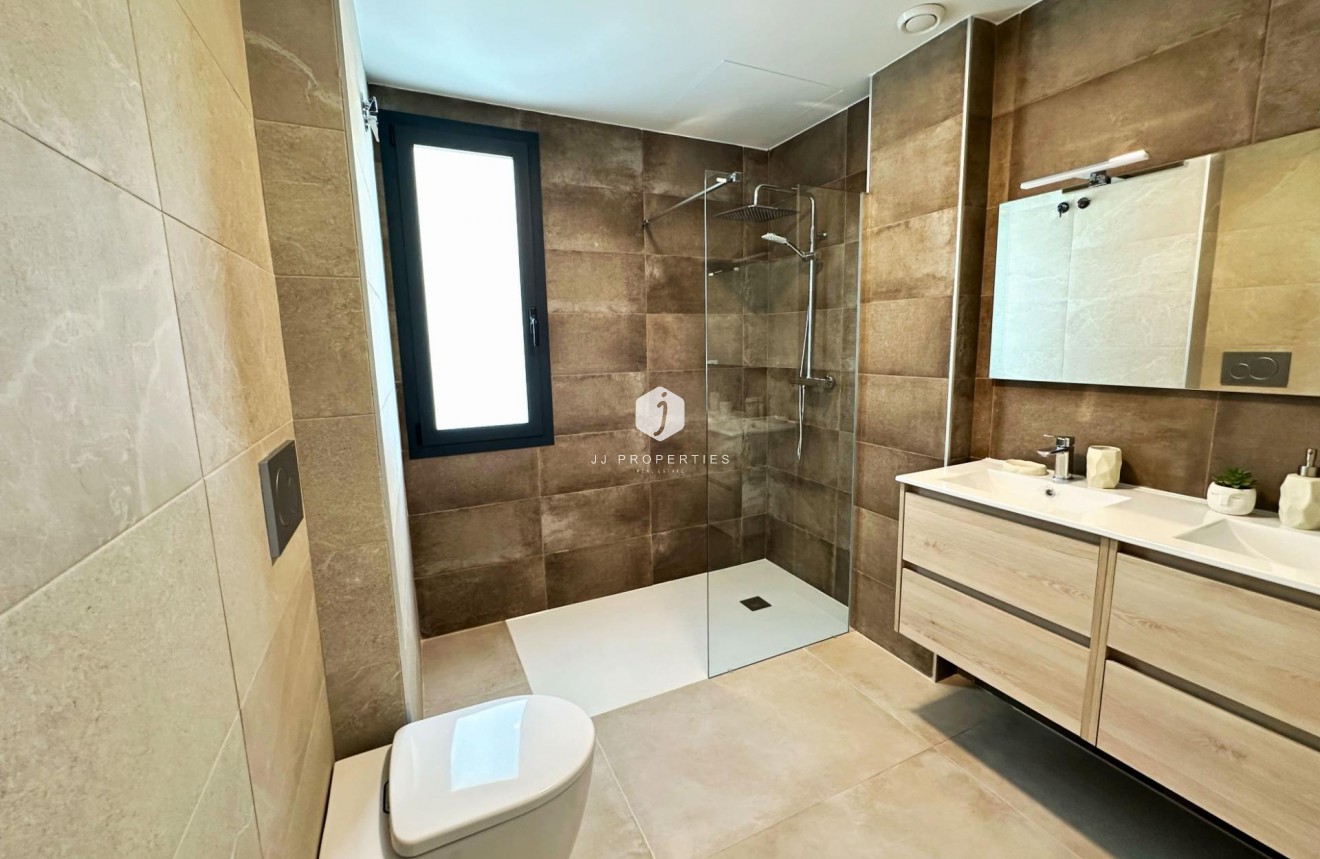 Obra nueva - Chalet -
Dolores - polideportivo