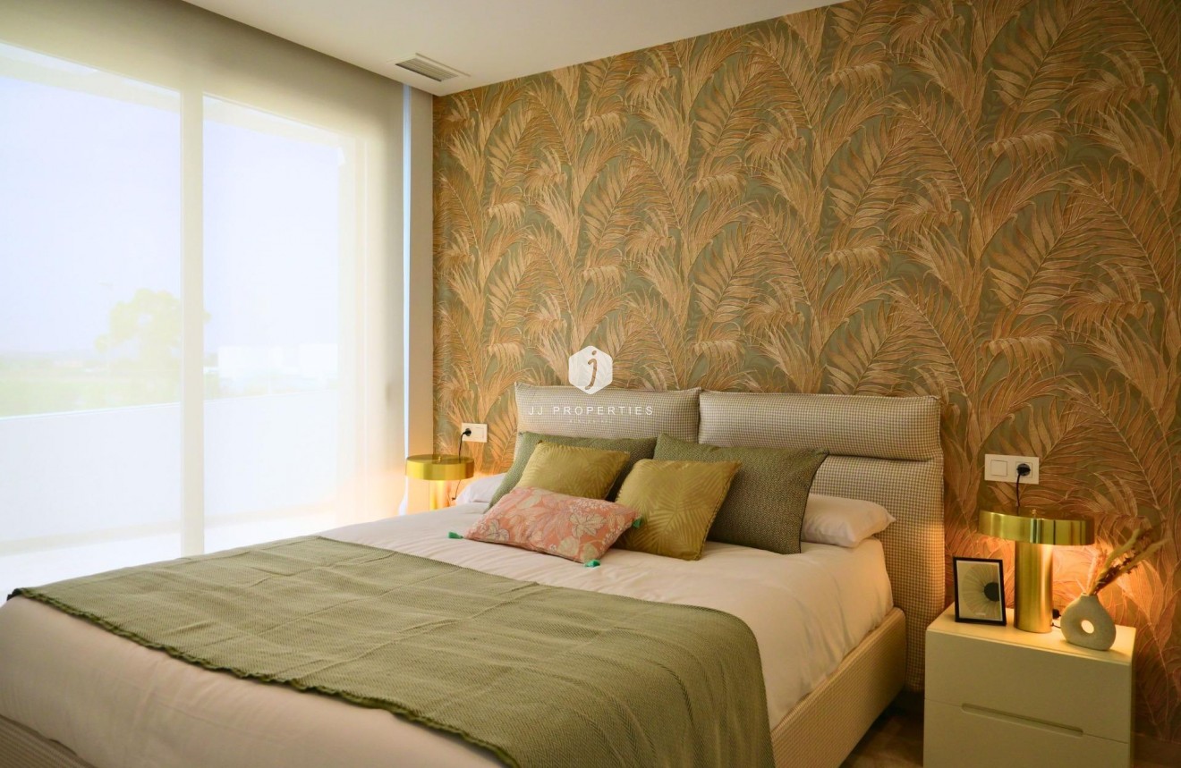 Obra nueva - Chalet -
Dolores - polideportivo