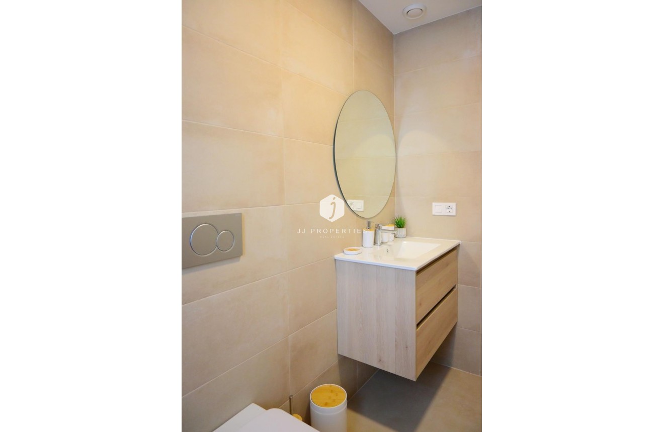 Obra nueva - Chalet -
Dolores - polideportivo