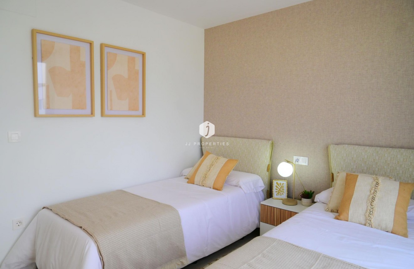 Obra nueva - Chalet -
Dolores - polideportivo