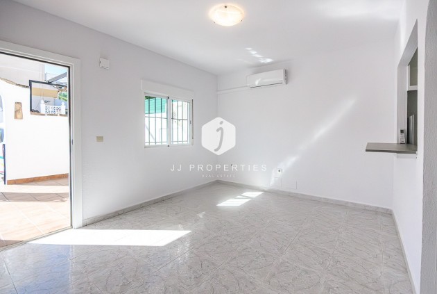 Segunda mano - Villa -
San Miguel de Salinas - Inland