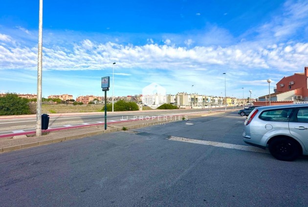 Segunda mano - Apartamento / piso -
Torrevieja - aguas nuevas