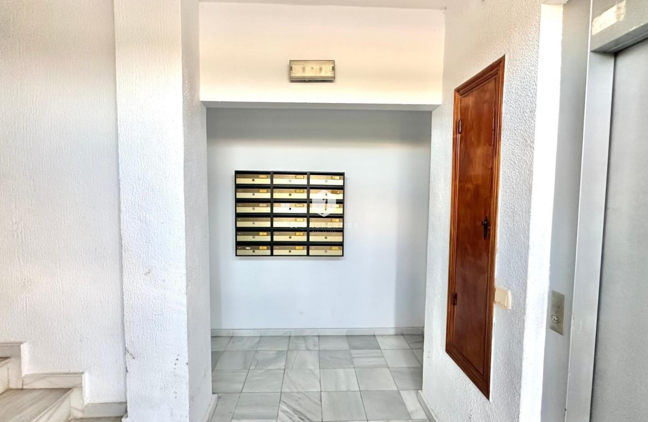 Segunda mano - Apartamento / piso -
Torrevieja - aguas nuevas