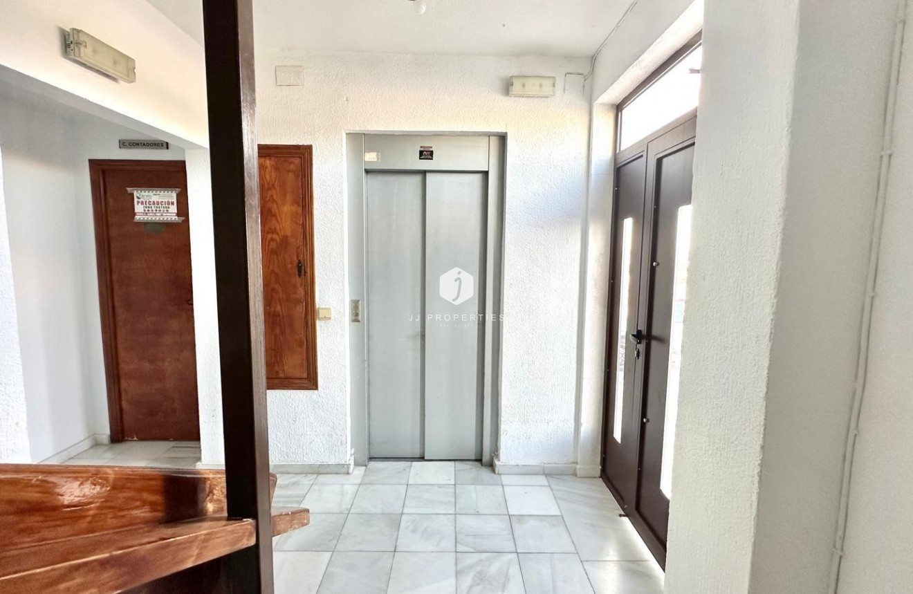 Segunda mano - Apartamento / piso -
Torrevieja - aguas nuevas