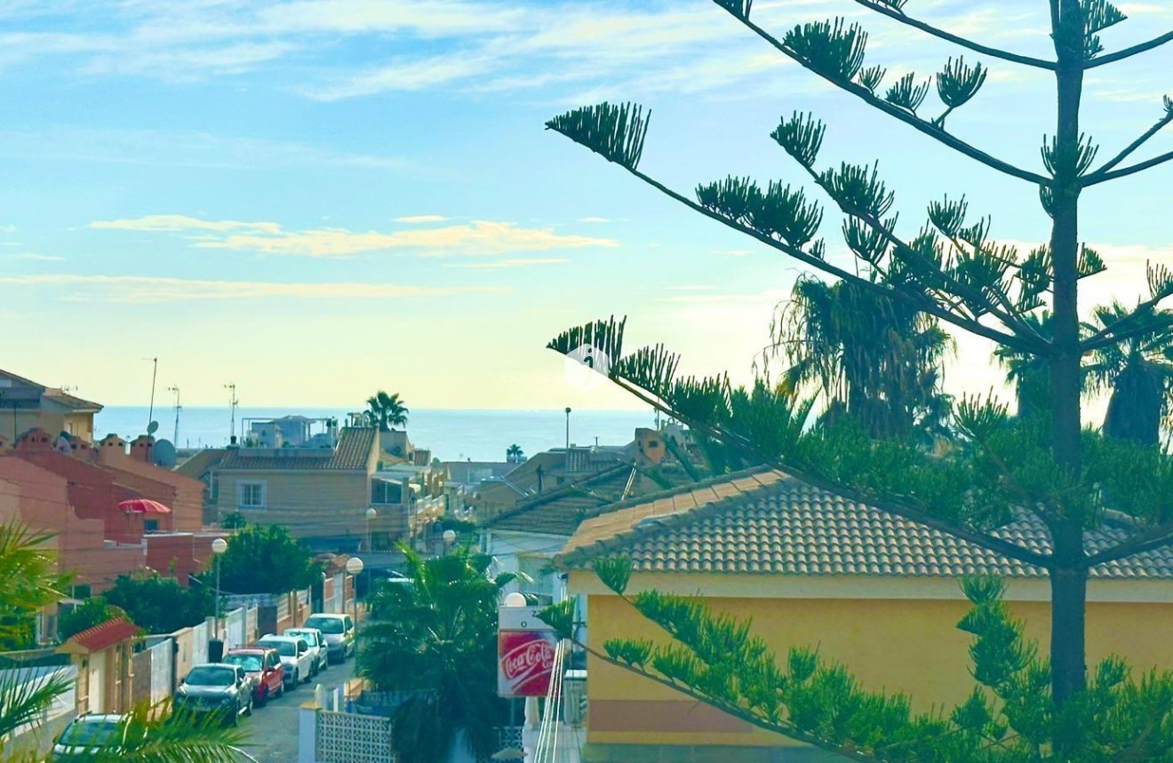 Segunda mano - Apartamento / piso -
Torrevieja - aguas nuevas