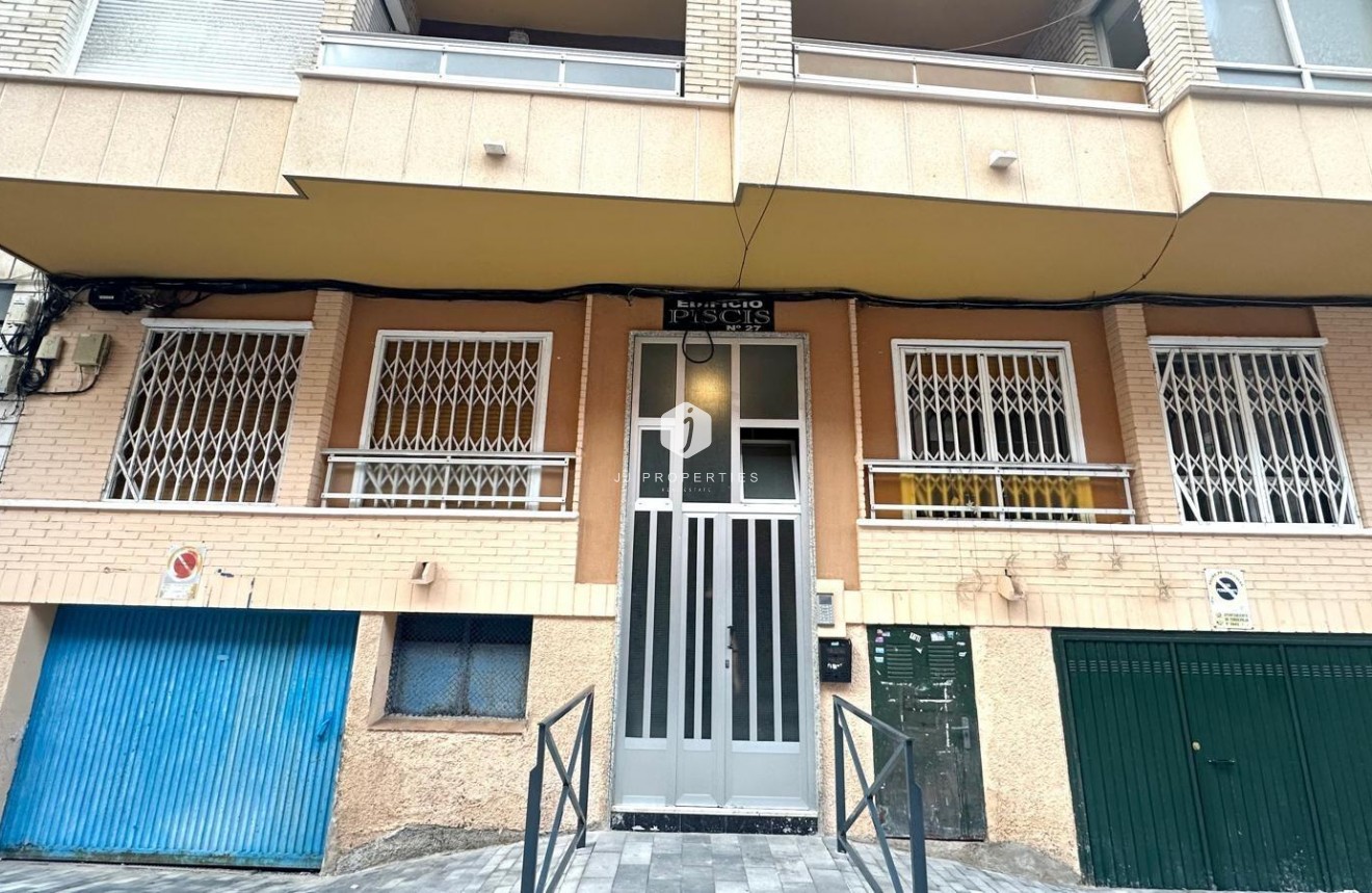 D'occasion - Appartement -
Torrevieja - Playa del Cura