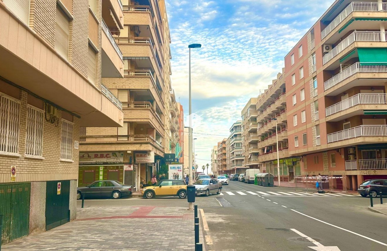 D'occasion - Appartement -
Torrevieja - Playa del Cura