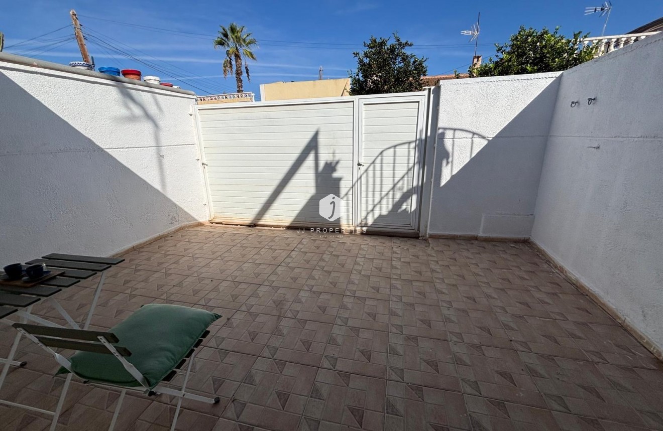 Segunda mano - Bungalow -
Torrevieja - La Siesta - El Salado - Torreta