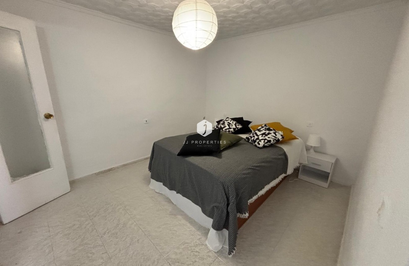 Segunda mano - Bungalow -
Torrevieja - La Siesta - El Salado - Torreta