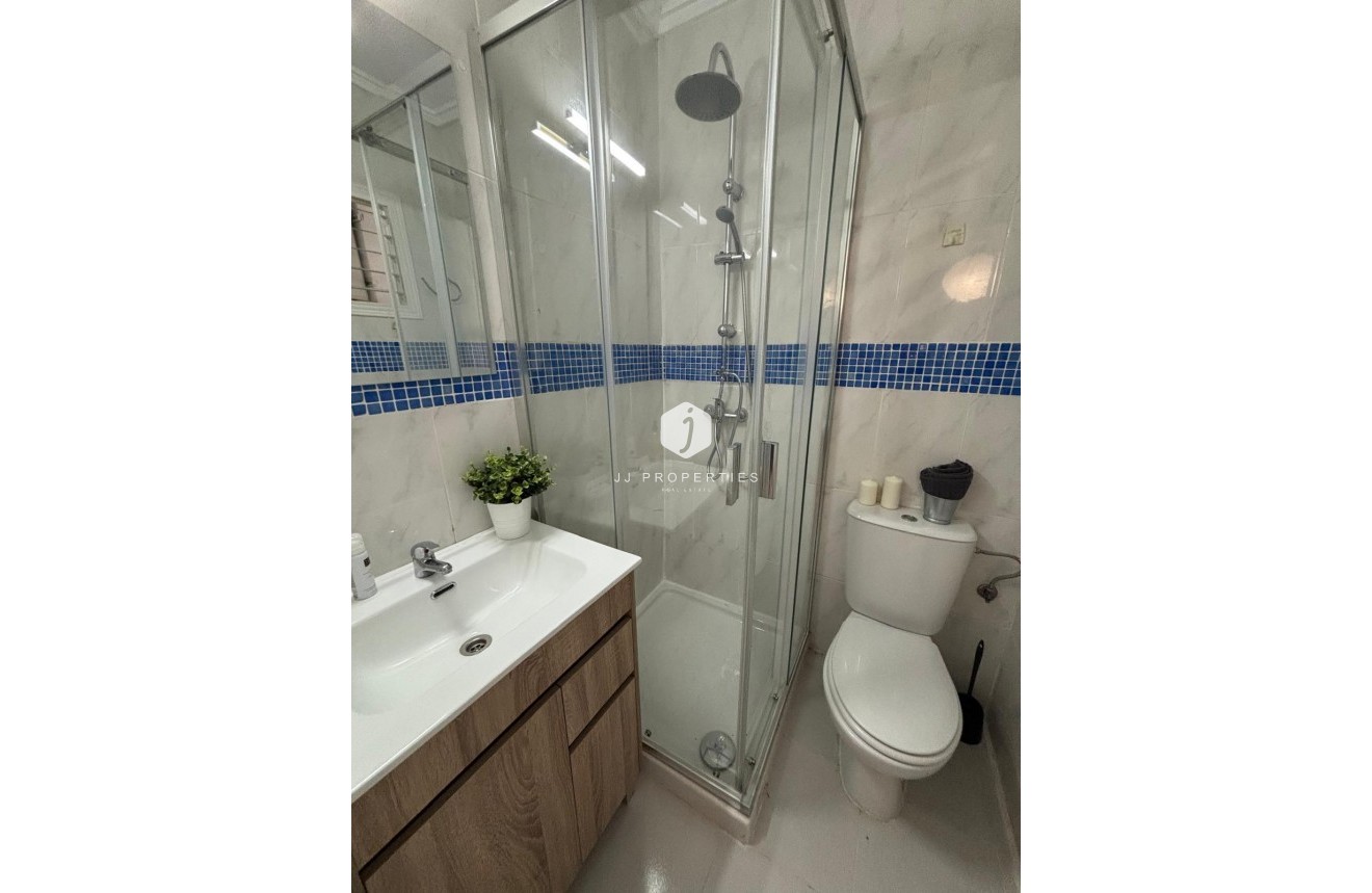 Segunda mano - Bungalow -
Torrevieja - La Siesta - El Salado - Torreta