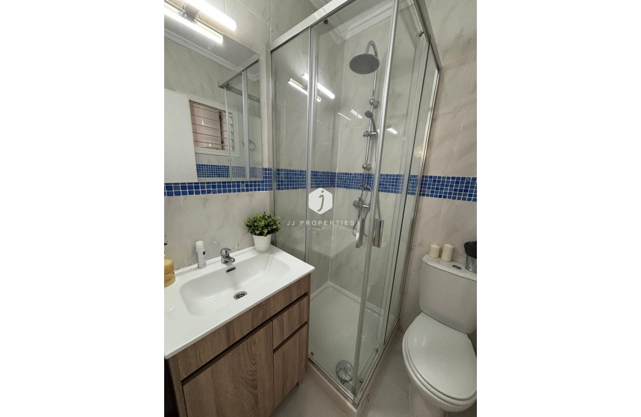 Segunda mano - Bungalow -
Torrevieja - La Siesta - El Salado - Torreta