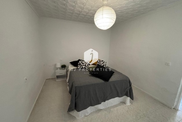 Segunda mano - Bungalow -
Torrevieja - La Siesta - El Salado - Torreta