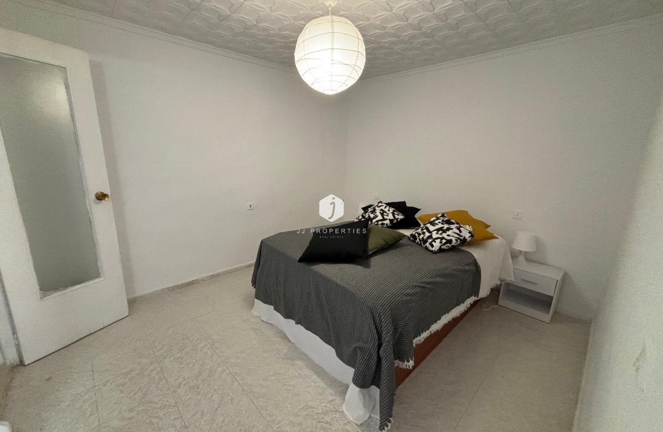 Segunda mano - Bungalow -
Torrevieja - La Siesta - El Salado - Torreta