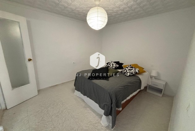 Segunda mano - Bungalow -
Torrevieja - La Siesta - El Salado - Torreta