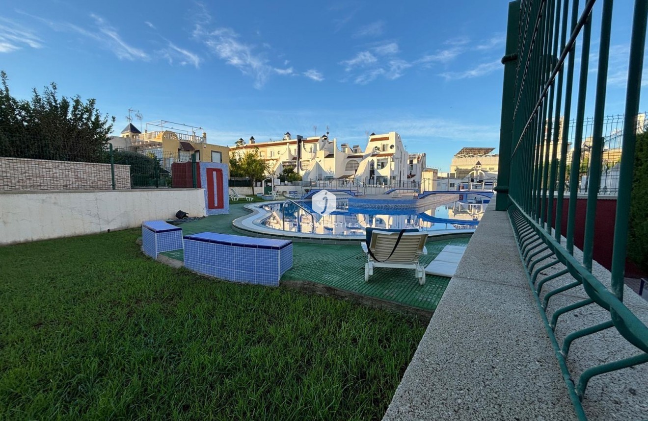 Segunda mano - Chalet -
Torrevieja - Carrefour