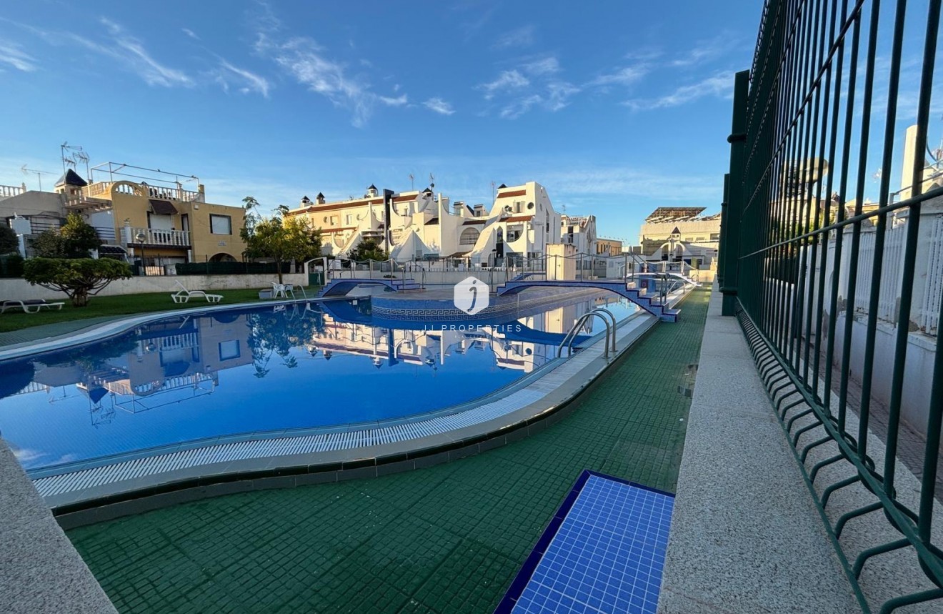 Segunda mano - Chalet -
Torrevieja - Carrefour