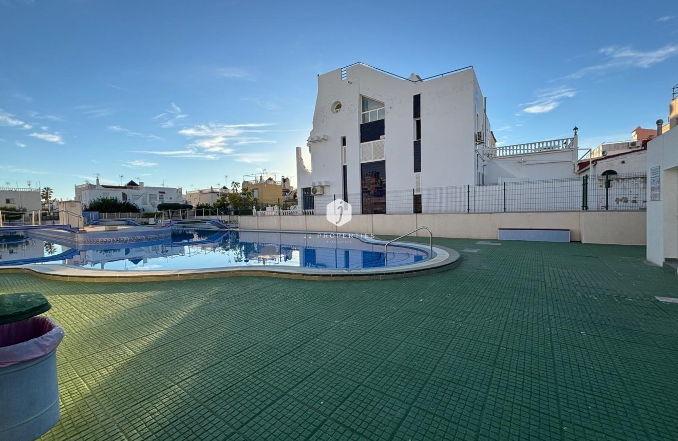 Segunda mano - Chalet -
Torrevieja - Carrefour