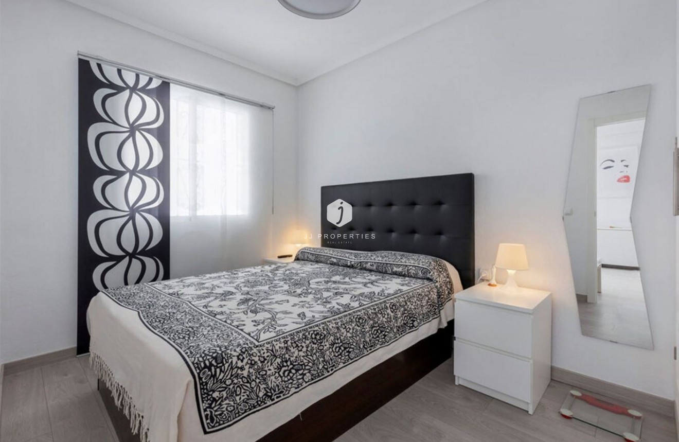 Z drugiej ręki - Mieszkanie w bloku -
Torrevieja - Costa Blanca