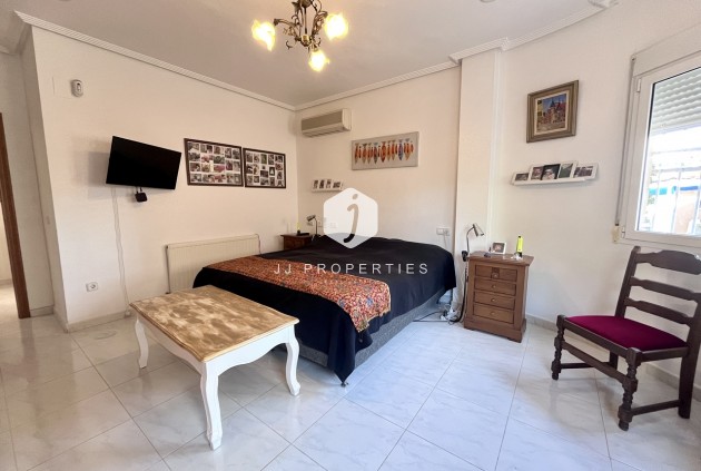 Segunda mano - Villa -
La Zenia - Costa Blanca