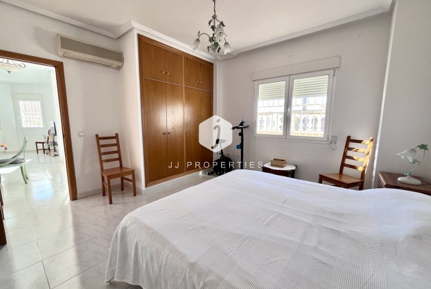 Segunda mano - Villa -
La Zenia - Costa Blanca