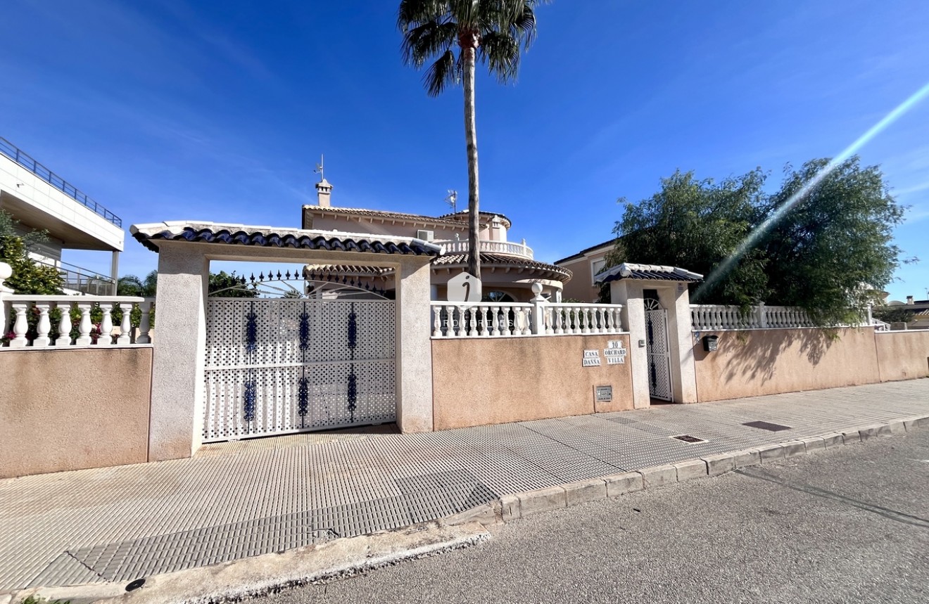 Segunda mano - Villa -
La Zenia - Costa Blanca