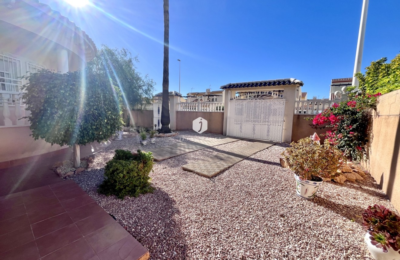 Segunda mano - Villa -
La Zenia - Costa Blanca