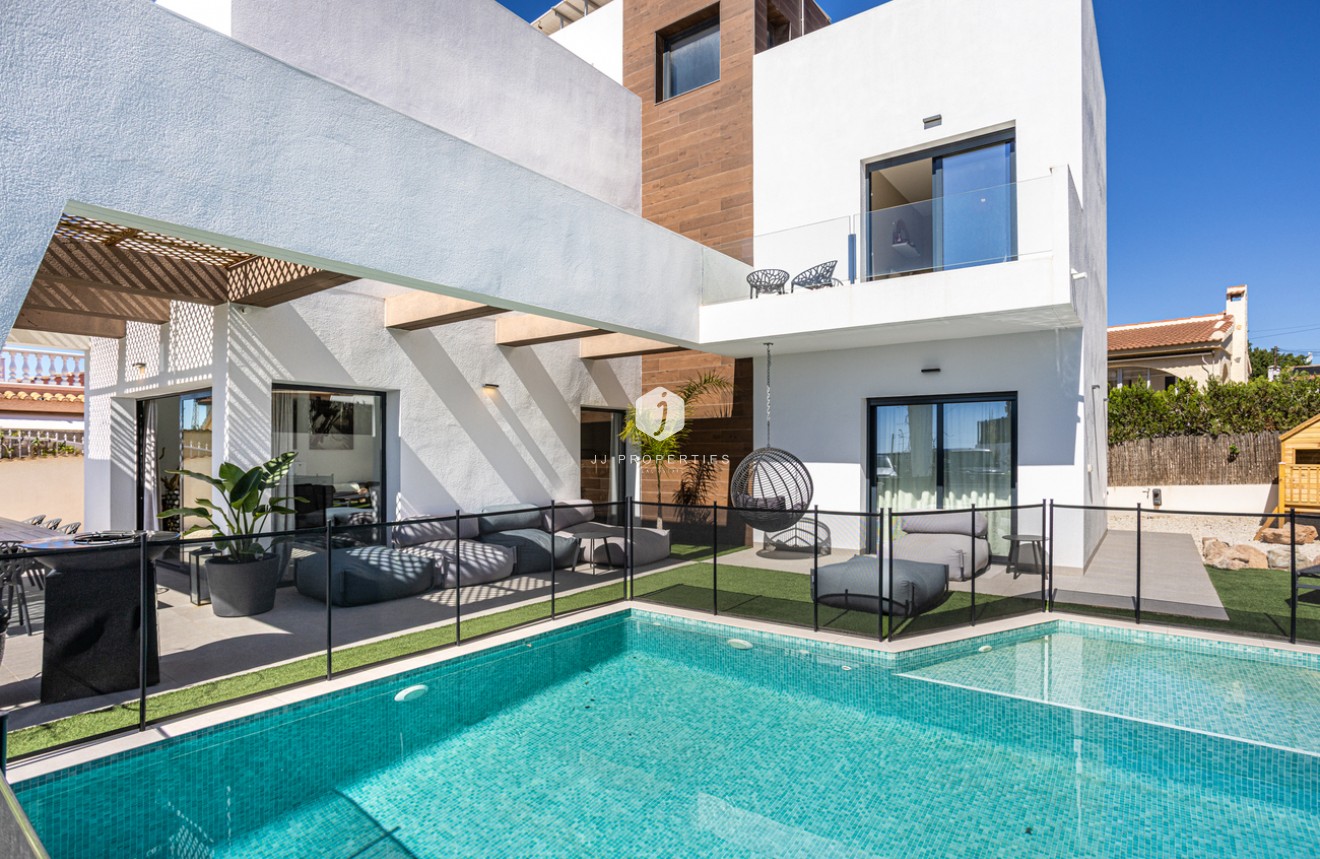 Segunda mano - Villa -
Ciudad Quesada - center