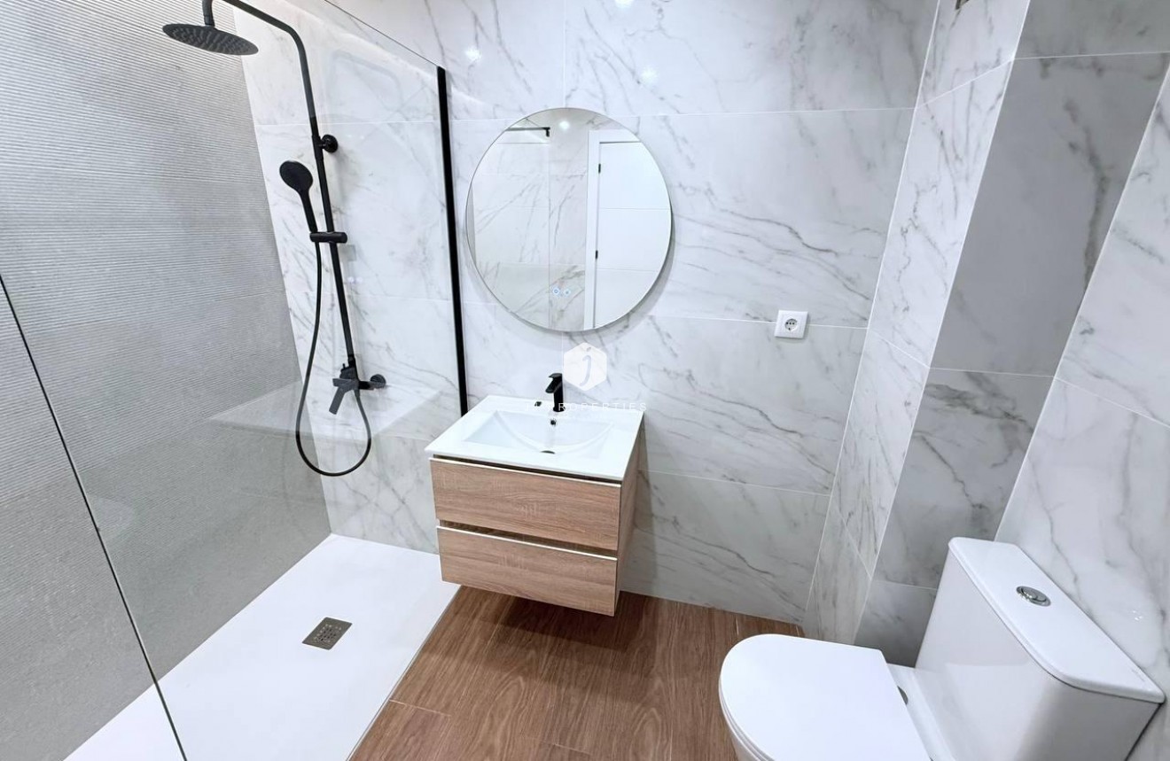 Segunda mano - Chalet -
Torrevieja - aguas nuevas