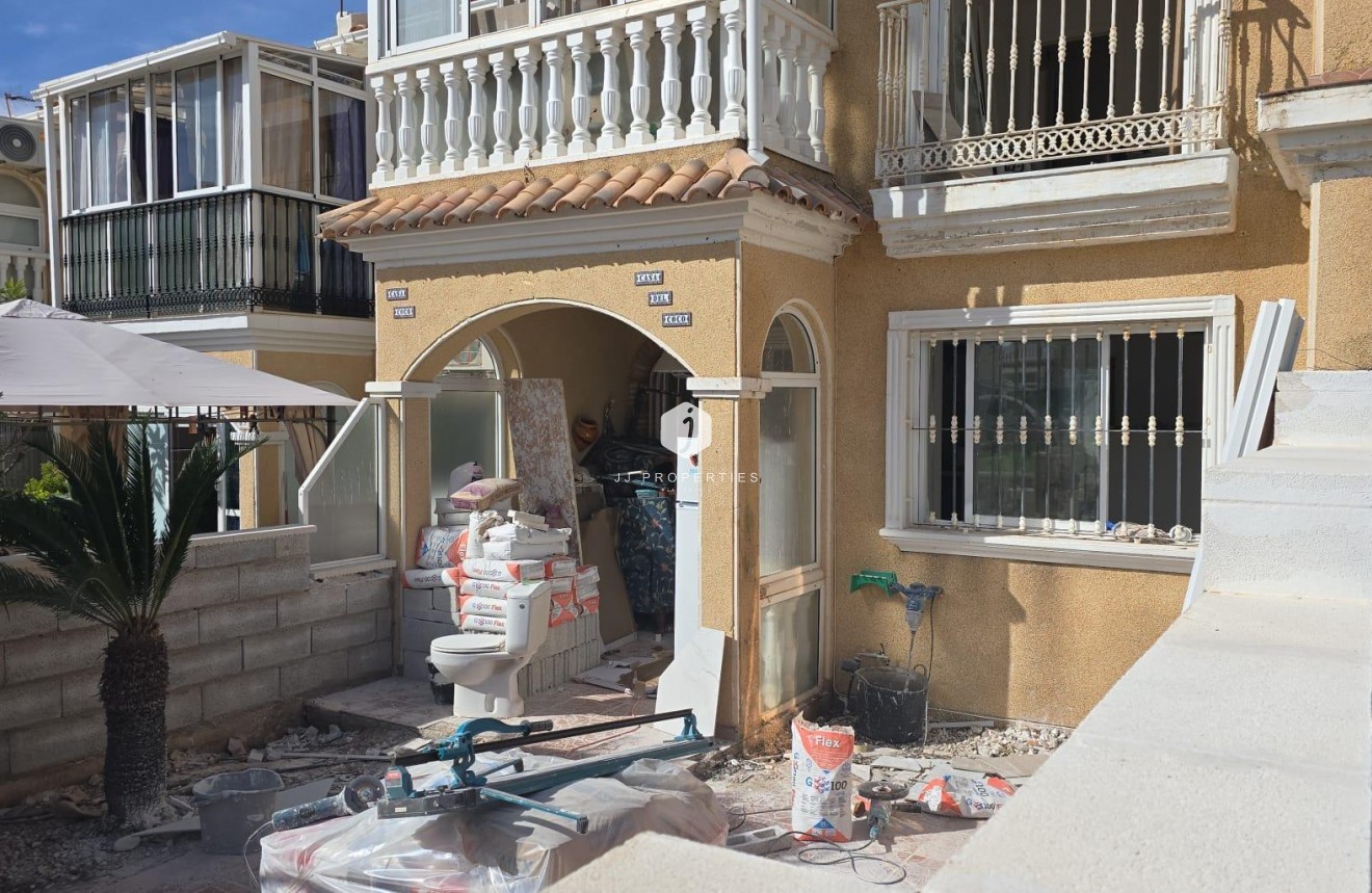 Segunda mano - Chalet -
Torrevieja - aguas nuevas