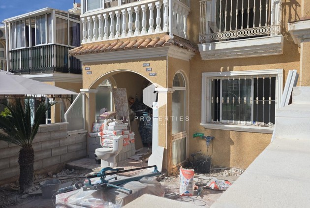 Segunda mano - Chalet -
Torrevieja - aguas nuevas