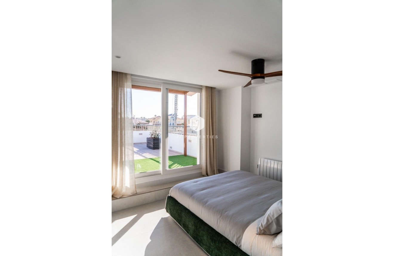 Segunda mano - Ático -
Orihuela Costa - La Regia