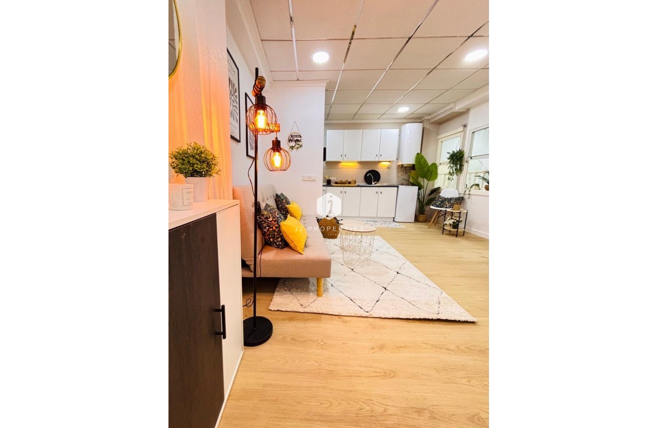 Z drugiej ręki - Mieszkanie w bloku -
Torrevieja - Playa de los Locos