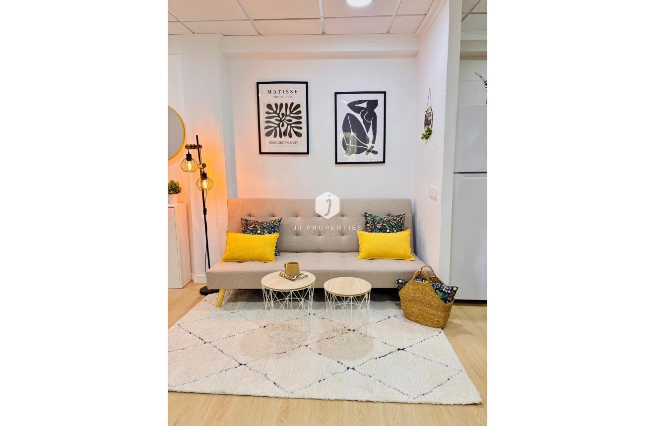 Z drugiej ręki - Mieszkanie w bloku -
Torrevieja - Playa de los Locos