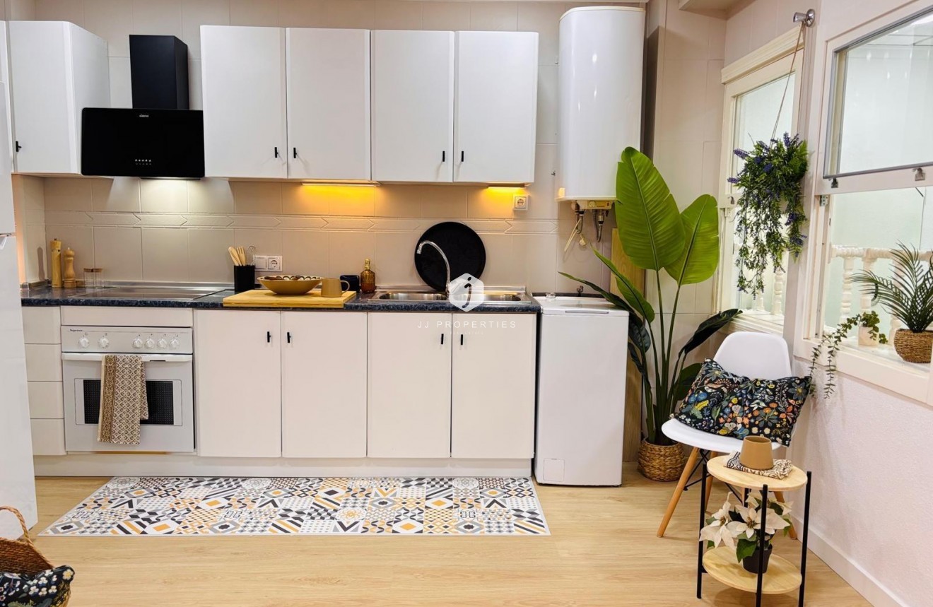 Z drugiej ręki - Mieszkanie w bloku -
Torrevieja - Playa de los Locos