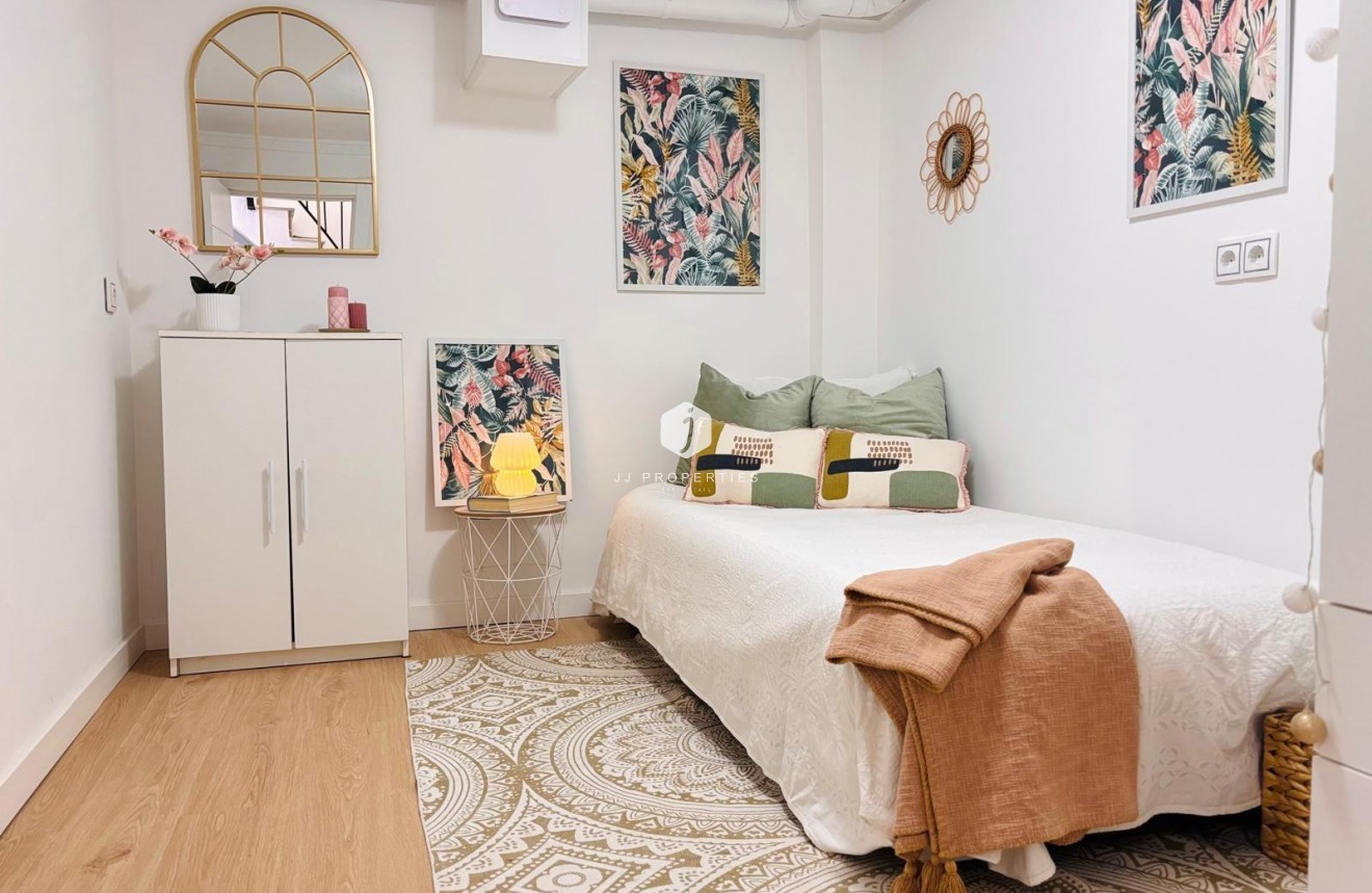 Z drugiej ręki - Mieszkanie w bloku -
Torrevieja - Playa de los Locos