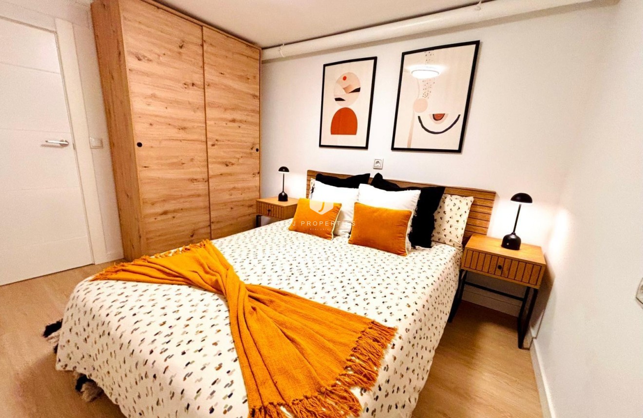 Z drugiej ręki - Mieszkanie w bloku -
Torrevieja - Playa de los Locos