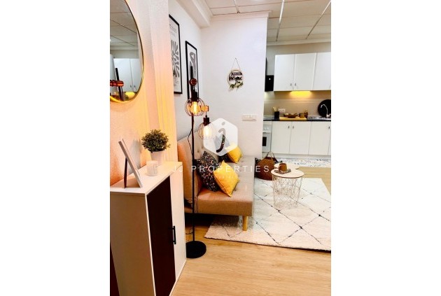 Z drugiej ręki - Mieszkanie w bloku -
Torrevieja - Playa de los Locos