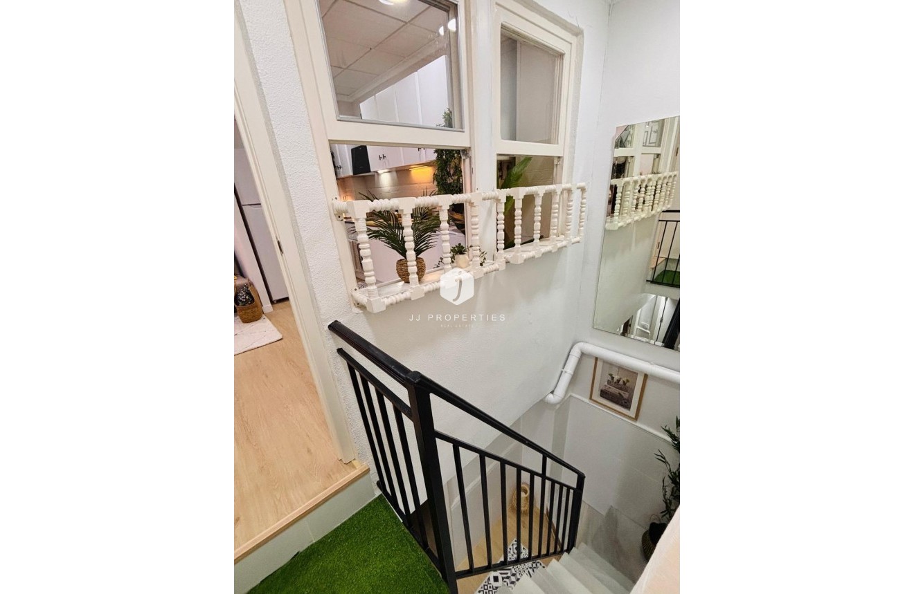 Z drugiej ręki - Mieszkanie w bloku -
Torrevieja - Playa de los Locos