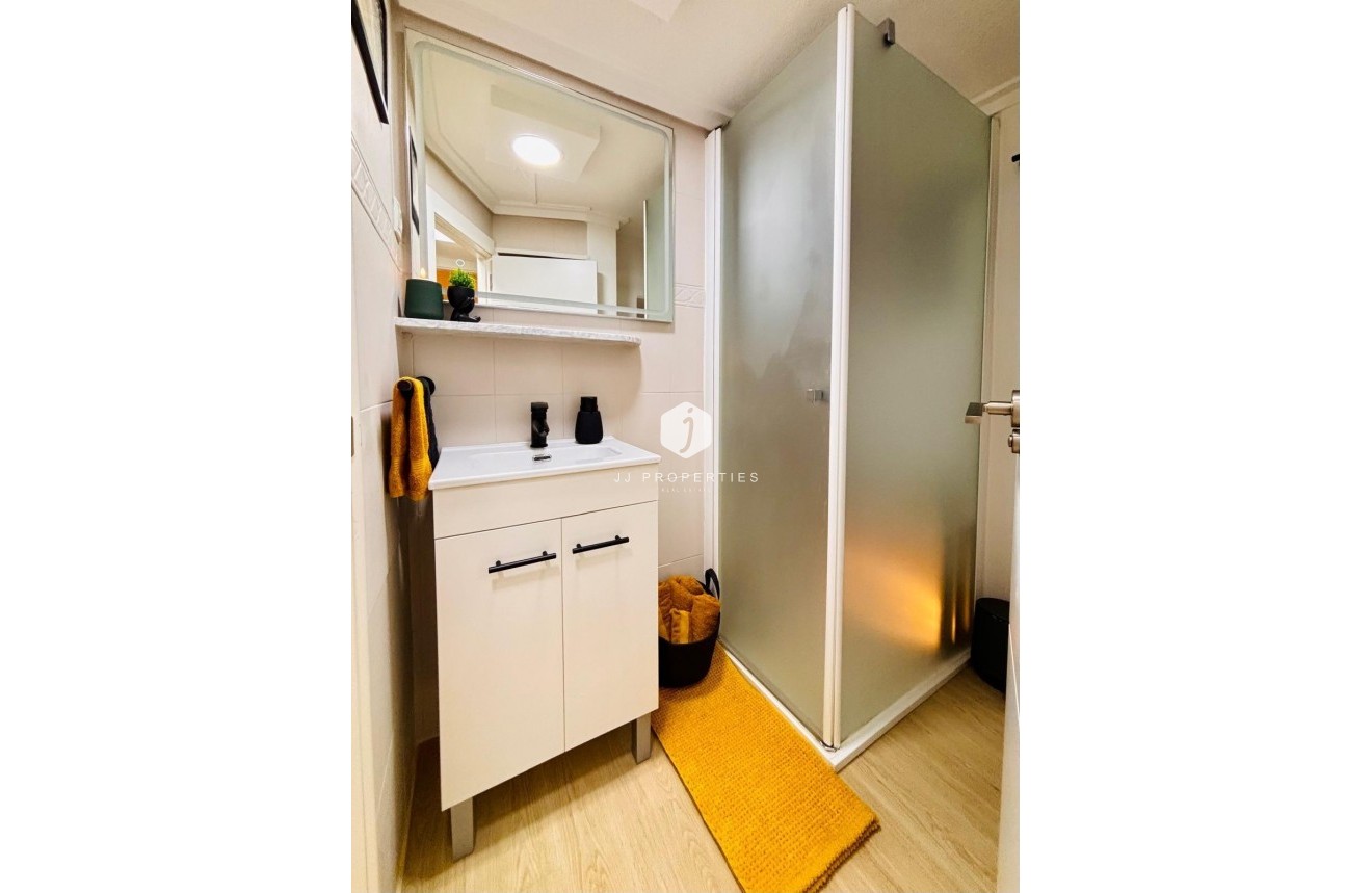 Z drugiej ręki - Mieszkanie w bloku -
Torrevieja - Playa de los Locos