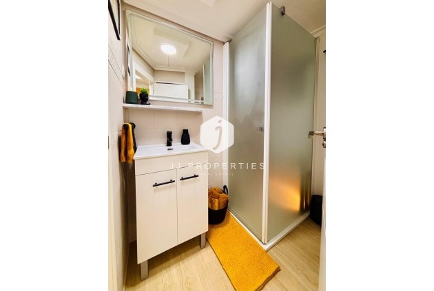 Z drugiej ręki - Mieszkanie w bloku -
Torrevieja - Playa de los Locos