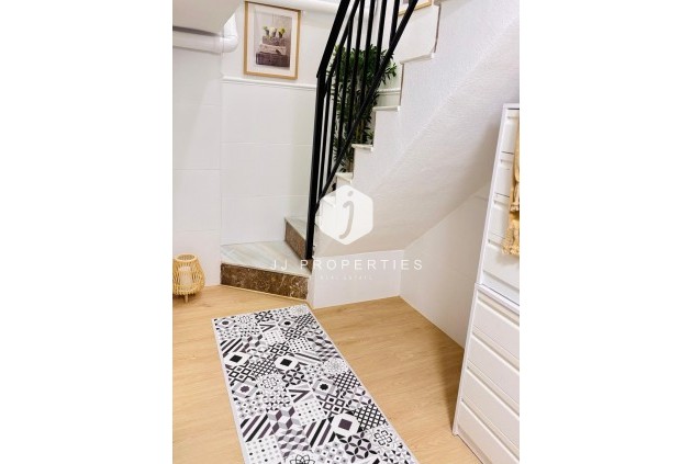 Z drugiej ręki - Mieszkanie w bloku -
Torrevieja - Playa de los Locos