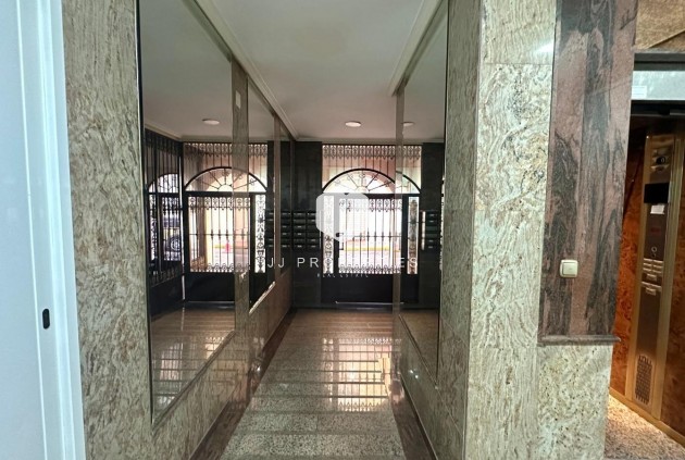 Segunda mano - Ático -
Torrevieja