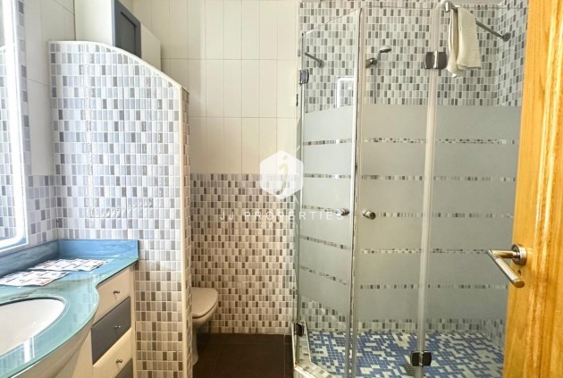 Segunda mano - Ático -
Torrevieja