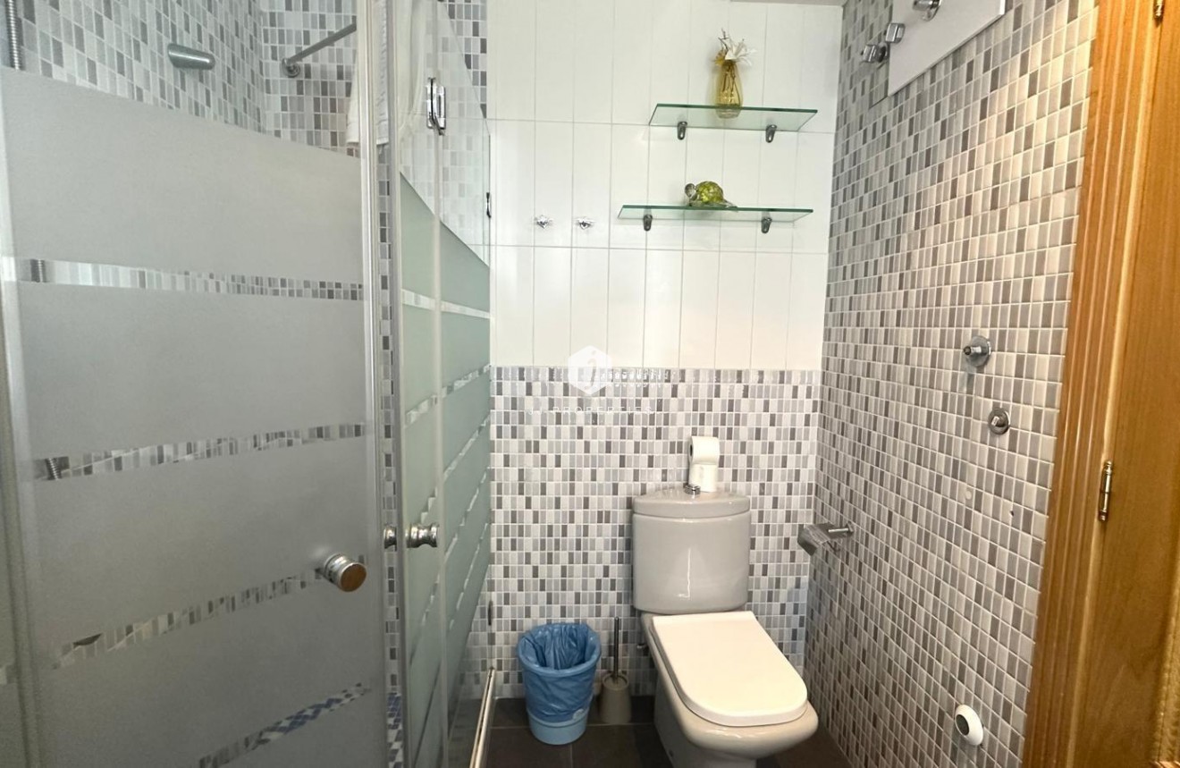 Segunda mano - Ático -
Torrevieja