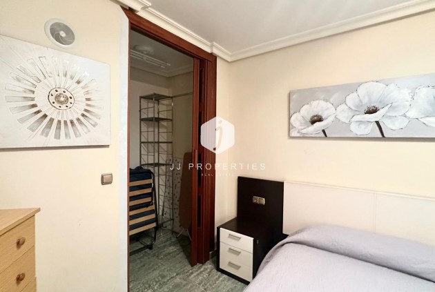 Segunda mano - Ático -
Torrevieja