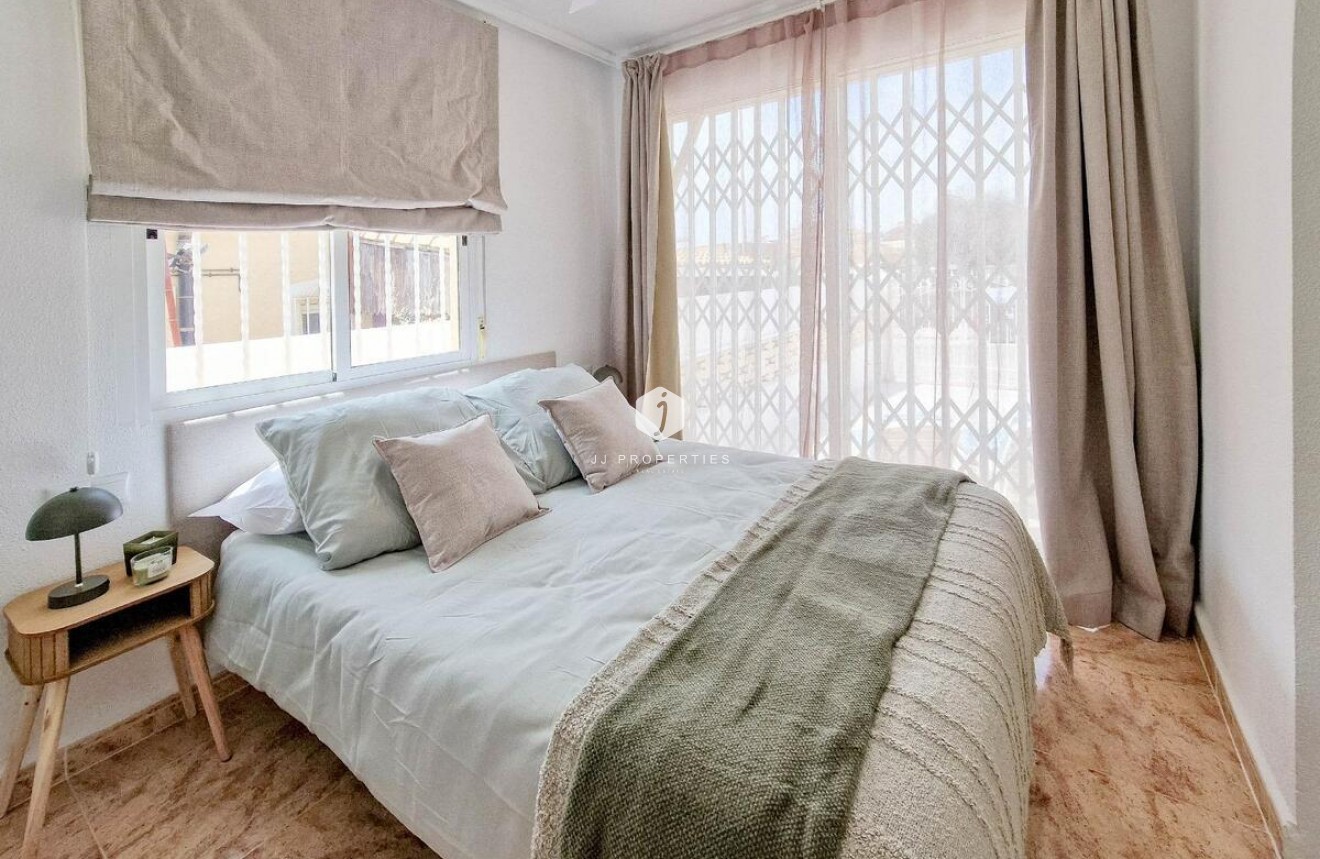 Segunda mano - Bungalow -
Torrevieja - Costa Blanca