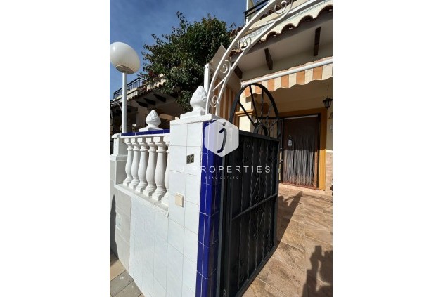 Aus zweiter Hand - Duplex -
Orihuela Costa - Punta Prima